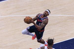 队记：比尔、A·西蒙斯和波普都在热火目标范围内 球队想找高后卫